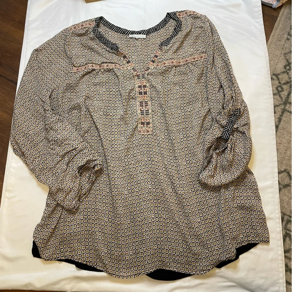 B skies are blue size 2X abstract blouse - Picture 2 of 11